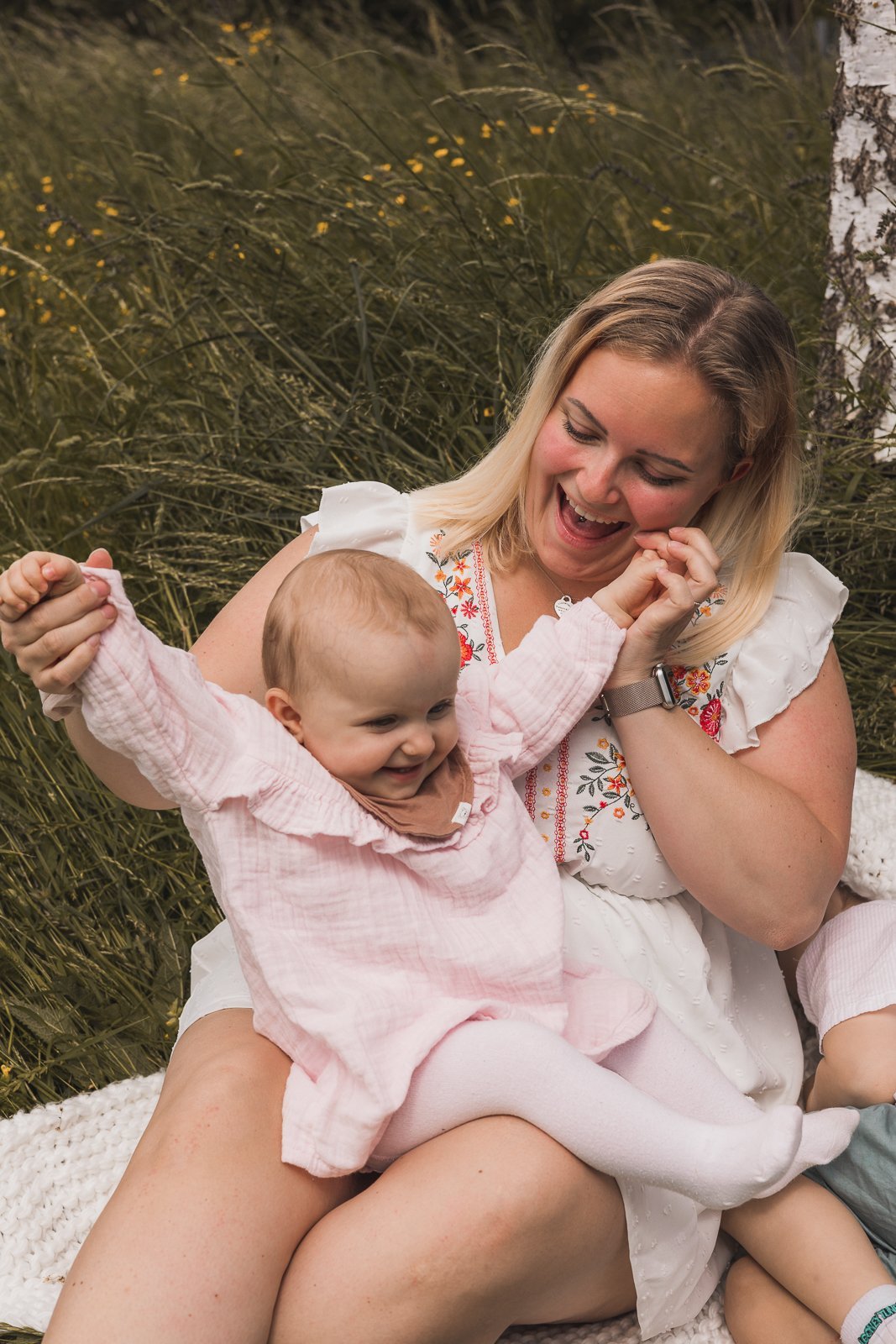 x Familienfotografin, fotograf augsburg familie fotos bilder shooting, familienfotos, familienfotoshooting, familienshooting, familienfotografie, familienfotografin, augsburg, königsbrunn, fischach, diedorf, gablingen, friedberg, gersthofen, graben, schwabmünche